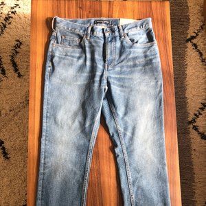 Everlane - The Skinny 4-Way Stretch Organic Jean | Uniform 32x30 Light Blue